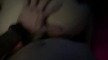 Chupando o cu da novinha em um video de sexo gratis