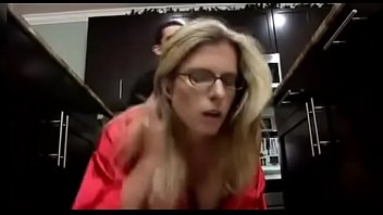 Porno incesto sobrinho safado comendo titia gostosa na cozinha