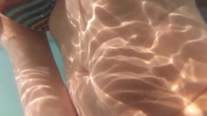 Videos sexo piscina comendo a gostosa dentro da água